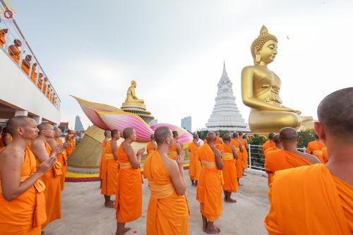 ภาพ No.300044:วันที่ 22 มกราคม พ.ศ.2569 พระธรรมยาตราปฏิบัติธรรม และถ่ายภาพหมู่ประวัติศาสตร์ ณ อาคารธรรมยาตรา กตัญญูบูชามหาปูชนียาจารย์  ตรงข้ามวัดปากน้ำภาษีเจริญ จ.กรุงเทพมหานคร ในโครงการธรรมยาตรา กตัญญูบูชา มหาปูชนียาจารย์ พระมงคลเทพมุนี(สด จนฺทสโร) พระผู้ปราบมาร อนุ