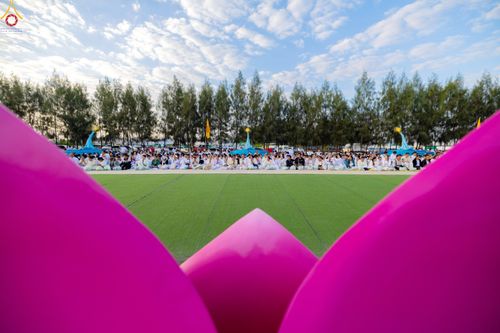 ภาพ No.302593:วันที่ 24 มกราคม พ.ศ. 2569 พิธีตักบาตรพระธรรมยาตรา(ภาพชุดที่ 2) ณ อนุสรณ์สถานลำดับที่ 5 สถานที่เผยแผ่วิชชาธรรมกายครั้งแรก อนุสรณ์สถานบางปลา วัดบางปลา อำเภอบางเลน จังหวัดนครปฐม ในโครงการธรรมยาตรา กตัญญูบูชา มหาปูชนียาจารย์ พระมงคลเทพมุนี(สด จนฺทสโร) พระผู