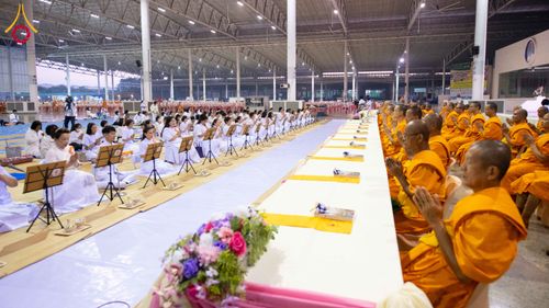 ภาพ No.303865:วันที่ 28 มกราคม พ.ศ. 2569 พิธีถวายภัตตาหารเป็นสังฆทาน แด่พระธรรมยาตรา ณ วัดพระธรรมกาย  จังหวัดปทุมธานี ในโครงการธรรมยาตรา กตัญญูบูชา มหาปูชนียาจารย์ พระมงคลเทพมุนี(สด จนฺทสโร) พระผู้ปราบมาร อนุสรณ์สถาน 7 แห่ง ปีที่ 14