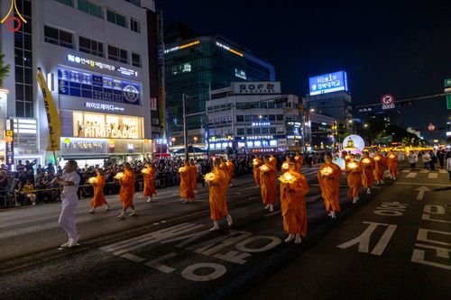 ภาพ No.81108:Lotus Lantern Festival 2023  เทศกาลโคมดอกบัว เนื่องในวันวิสาขบูชา   ของชาวพุทธทุกชาติ ทุกนิกาย ในสาธารณรัฐเกาหลีใต้ วันที่ 20-21 พฤษภาคม พ.ศ. 2566