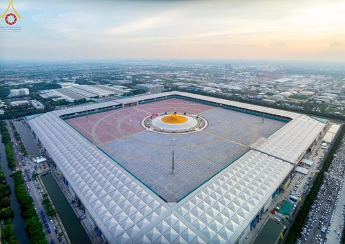 ภาพ No.221807:วันอังคารที่ 22 เมษายน พ.ศ. 2568 ภาพพิธีถวายมหาสังฆทานคณะสงฆ์ 40,000 กว่าวัดทั่วประเทศ เนื่องในวันคุ้มครองโลก ชุดที่ 2 (ปลื้มให้สมการรอคอย) ณ ลานธรรมพระมหาธรรมกายเจดีย์ วัดพระธรรมกาย