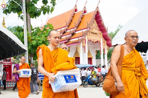 ภาพ No.339292:วันเสาร์ที่ 27 มิถุนายน พ.ศ. 2569 พิธีตักบาตรแด่คณะสงฆ์ 323 วัด 4 จังหวัดชายแดนภาคใต้ พิธีถวายสังฆทานแด่คณะสงฆ์ 323 วัด ปีที่ 22 ครั้งที่ 187 พิธีมอบกองทุนหนุนแรงใจช่วยครูใต้ ปีที่ 19 ครั้งที่ 150 และพิธีทำบุญอุทิศส่วนกุศลให้ผู้วายชนม์