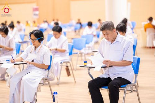 ภาพ No.309570:วันที่ 12 กุมภาพันธ์ พ.ศ. 2569 การสอบบาลีสนามหลวง ประจำปี 2569 ประโยค 1-2, ป.ธ.3/ ประโยค บ.ศ.1-2, บ.ศ.3 ณ สนามสอบประจำจังหวัดปทุมธานี แห่งที่ 2  วัดพระธรรมกาย อ.คลองหลวง จ.ปทุมธานี