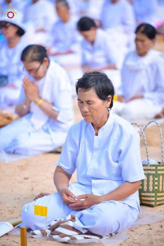 ภาพ No.327199:วันศุกร์ที่ 1 พฤษภาคม พ.ศ.2569 พิธีทอดผ้าป่า โปรยรัตนชาติ ตอกเสาเข็มมงคลต้นแรก สถาปนา “องค์พระเจดีย์เพื่อสร้างสันติภาพโลก” (แห่งแรกของภาคอีสาน) ณ ธุดงคสถานอำนาจเจริญ  อ.เมือง จ.อำนาจเจริญ