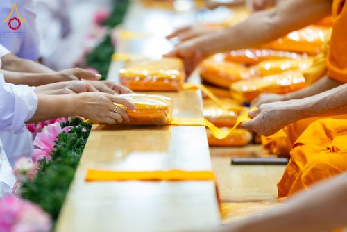 ภาพ No.315604:วันอาทิตย์ ที่ 22 มีนาคม พ.ศ. 2569 พิธีทอดผ้าป่าฉลองพระประธาน พิธีประดิษฐานพระบรมสารีริกธาตุในองค์พระประธาน พิธีจารึกชื่อบรรจุในแผ่นฌาน ณ ศูนย์ปฏิบัติธรรมสมุทรปราการ (บางบ่อ)