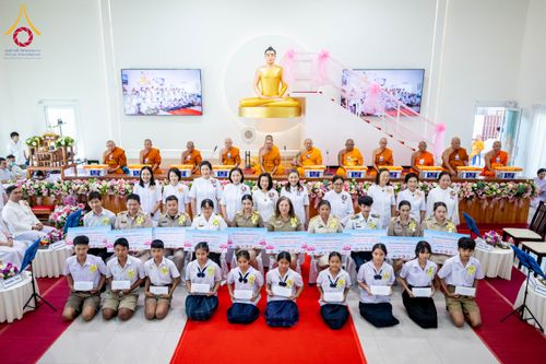 ภาพ No.290287:วันอังคารที่ 6 มกราคม พ.ศ. 2569 พิธีเจริญพุทธมนต์ ปฏิบัติธรรม มอบทุนการศึกษา ถวายสังฆทาน 142 วัด ณ ศูนย์ปฏิบัติธรรมพระมงคลเทพมุนี อ.สองพี่น้อง จ.สุพรรณบุรี