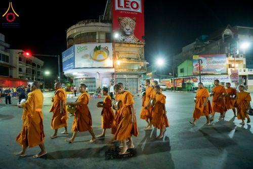 ภาพ No.313812:วันอาทิตย์ที่ 14 มีนาคม พ.ศ. 2569 ทำบุญเมืองหาดใหญ่ตักบาตรพระ 1,109 รูป เติมบุญใหญ่ หลังวิกฤตมหาอุทกภัย ณ ซุ้มประตูไชน่าทาวน์ ถนนศุภสารรังสรรค์ อ.หาดใหญ่ จ.สงขลา