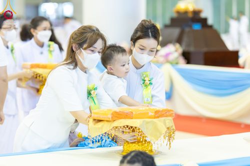 ภาพ No.86368:วันธรรมชัย ปีที่ 55 พิธีทอดผ้าป่ากฐินสมทบครั้งที่1, พิธีเจริญพุทธมนต์ ลูกนิมิตมหาสมบัติฯ พิธีจุดประทีป,พิธีฉลองชัยสวดมนต์บทธัมมจักกัปปวัตนสูตร วันอาทิตย์ที่ 27 สิงหาคม พ.ศ.2566 ณ สภาธรรมกายสากล / มหารัตนวิหารคด วัดพระธรรมกาย