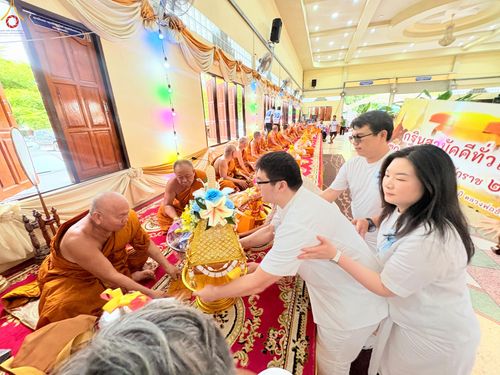 ภาพ No.278611:วันอาทิตย์ที่ 19 ตุลาคม 2568 พิธีทอดกฐินสามัคคีทั่วไทย โดยคณะศิษยานุศิษย์ บูชาธรรม 81 ปี หลวงพ่อธัมมชโย ณ วัดปทุมทองรัตนาราม อ.บ้านแพ้ว จ.สมุทรสาคร