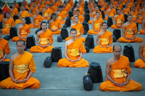 ภาพ No.297291:วันที่ 15 มกราคม พ.ศ.2569 พระธรรมยาตราปฏิบัติธรรมและถ่ายภาพหมู่ประวัติศาสตร์ อนุสรณ์สถานลำดับที่ 4 สถานที่เกิดด้วยกายธรรม  ณ วัดโบสถ์บน ต.บางคูเวียง จ.นนทบุรี ในโครงการธรรมยาตรา กตัญญูบูชา มหาปูชนียาจารย์ พระมงคลเทพมุนี(สด จนฺทสโร) พระผู้ปราบมาร อนุสรณ์ส