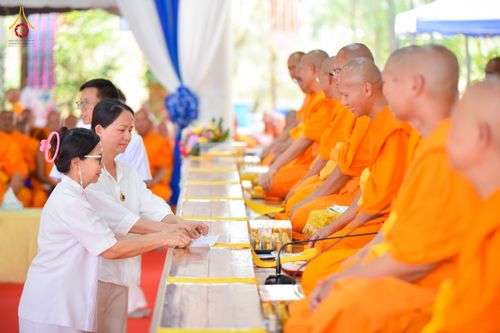 ภาพ No.327152:วันศุกร์ที่ 1 พฤษภาคม พ.ศ.2569 พิธีทอดผ้าป่า โปรยรัตนชาติ ตอกเสาเข็มมงคลต้นแรก สถาปนา “องค์พระเจดีย์เพื่อสร้างสันติภาพโลก” (แห่งแรกของภาคอีสาน) ณ ธุดงคสถานอำนาจเจริญ  อ.เมือง จ.อำนาจเจริญ