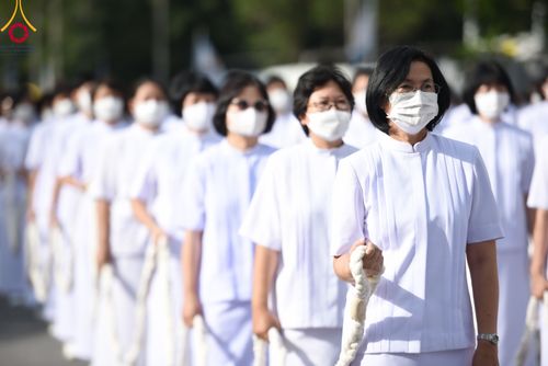 ภาพ No.89070:พิธีอัญเชิญรูปหล่อทองคำ  คุณยายอาจารย์มหารัตนอุบาสิกาจันทร์ ขนนกยูง เพื่อประดิษฐาน ณ มหาวิหารคุณยายอาจารย์ฯ เนื่องในวันครูผู้ค้นพบวิชชาธรรมกาย วันศุกร์ที่ 29 กันยายน พ.ศ. 2566