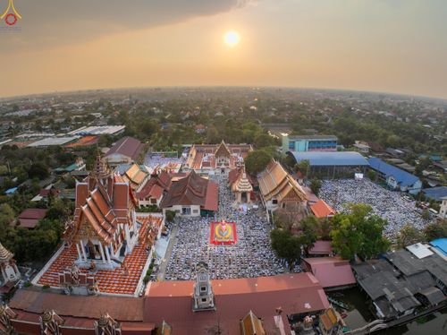 ภาพ No.296958:วันที่ 17 มกราคม พ.ศ. 2569 พิธีจุดประทีปถวายเป็นพุทธบูชา และบูชาธรรมมหาปูชนียาจารย์  ณ วัดโบสถ์บน ต.บางคูเวียง จ.นนทบุรี อนุสรณ์สถานลำดับที่ 4 สถานที่เกิดด้วยกายธรรม ในโครงการธรรมยาตรา กตัญญูบูชา มหาปูชนียาจารย์ พระมงคลเทพมุนี(สด จนฺทสโร) พระผู้ปราบมาร อ