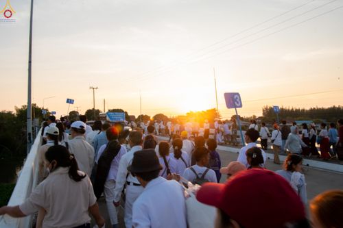 ภาพ No.293070:วันที่ 11 มกราคม พ.ศ. 2569 พิธีต้อนรับพระธรรมยาตรา ณ อนุสรณ์สถานลำดับที่ 3 (ภาพชุดที่ 2) สถานที่เกิดในเพศสมณะ วัดสองพี่น้อง อำเภอสองพี่น้อง จังหวัดสุพรรณบุรี ในโครงการธรรมยาตรา กตัญญูบูชา มหาปูชนียาจารย์ พระมงคลเทพมุนี(สด จนฺทสโร) พระผู้ปราบมาร อนุสรณ์สถ