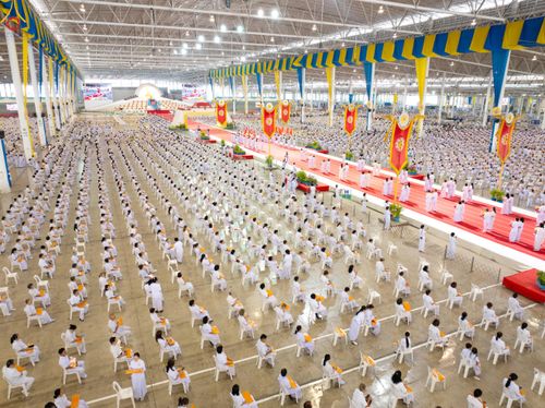 ภาพ No.318419:วันอาทิตย์ต้นเดือนที่ 5 เมษายน พ.ศ.2569 พิธีทอดผ้าป่าสมทบมหาสังฆทาน 40,000 กว่าวัดทั่วประเทศ ณ สภาธรรมกายสากล วัดพระธรรมกาย