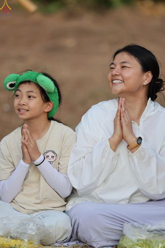 ภาพ No.287915:วันที่ 3 มกราคม พ.ศ. 2569 พิธีต้อนรับพระธรรมยาตรา ครั้งที่ 2 (ภาพชุดที่ 2) ในโครงการธรรมยาตรา กตัญญูบูชา มหาปูชนียาจารย์ พระมงคลเทพมุนี(สด จนฺทสโร) พระผู้ปราบมาร อนุสรณ์สถาน 7 แห่ง ปีที่ 14 ณ อนุสรณ์สถานมหาวิหารพระมงคลเทพมุนี (โลตัสแลนด์) อ.สองพี่น้อง จ.