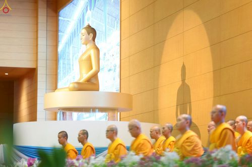 ภาพ No.227961:วันอาทิตย์ที่ 1 มิถุนายน พ.ศ. 2568 พิธีตักบาตร , พิธีบูชาข้าวพระ ณ วัดพระธรรมกาย จ.ปทุมธานี
