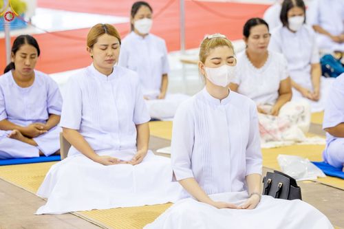 ภาพ No.86930:พิธีตักบาตร , พิธีบูชาข้าวพระ , พิธีจุดเทียนใจ ไฟนิรันดร์ อนันตชัย ในวันอาทิตย์ต้นเดือน 3 กันยายน พ.ศ. 2566 ณ วัดพระธรรมกาย