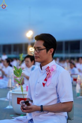 ภาพ No.160512:พิธีปลูกต้นทรัพย์บานชื่น ณ ลานธรรม พระมหาธรรมกายเจดีย์ วัดพระธรรมกาย จ.ปทุมธานี วันพฤหัสบดีที่ 10 ตุลาคม พ.ศ. 2567