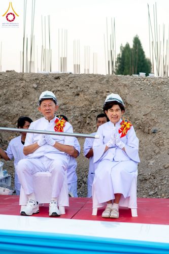 ภาพ No.275176:วันอาทิตย์ที่ 30 พฤศจิกายน พ.ศ. 2568 พิธีตอกเสาเข็ม "สร้างองค์พระเจดีย์เพื่อสร้างสันติภาพโลก" ต้นสุดท้าย ณ ศูนย์ปฏิบัติธรรมระยอง (บ้านช่องลม)