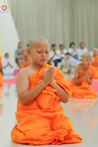 ภาพ No.216278:วันเสาร์ที่ 5 เมษายน พ.ศ. 2568 พิธีตัดปอยผม พิธีขอขมาผู้ปกครอง พิธีขอขมามอบผ้าไตร พิธีบรรพชา พิธีถวายบาตรสามเณร ณ ศูนย์ปฏิบัติธรรมและศูนย์อบรมเยาวชนเพชรบุรี ต.ท่าแลง อ.ท่ายาง จ.เพชรบุรี