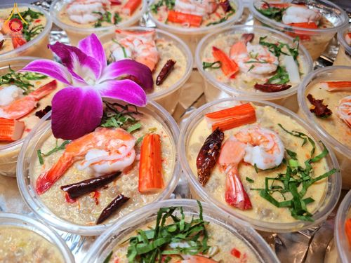 ภาพ No.202774:พิธีถวายภัตตาหารเป็นสังฆทาน แด่พระธรรมยาตรา ณ วัดพระธรรมกาย ตำบลคลองสาม อำเภอคลองหลวง จังหวัดปทุมธานี ในโครงการธรรมยาตรา กตัญญูบูชา มหาปูชนียาจารย์ พระมงคลเทพมุนี(สด จนฺทสโร) พระผู้ปราบมาร อนุสรณ์สถาน 7 แห่ง ปีที่ 13 วันที่ 28 มกราคม พ.ศ. 2568