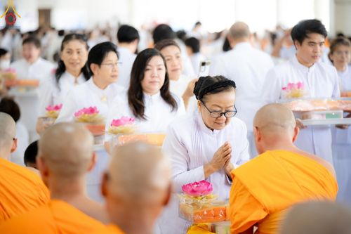 ภาพ No.143273:พิธีถวายภัตตาหารเพื่อเป็นกำลังแห่งการเข้าถึงธรรม ของพระภิกษุสามเณร วัดพระธรรมกาย วันเสาร์ที่ 6 กรกฏาคม พ.ศ. 2567 ณ หอฉันคุณยายอาจารย์ วัดพระธรรมกาย จ.ปทุมธานี