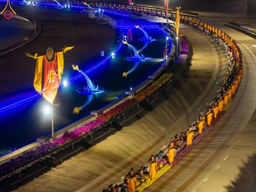 ภาพ No.202102:พิธีต้อนรับพระธรรมยาตรา ณ อนุสรณ์สถานลำดับที่ 7 สถานที่ขยายวิชชาธรรมกาย วัดพระธรรมกาย ต.คลองสาม อ.คลองหลวง จ.ปทุมธานี ในโครงการธรรมยาตรา กตัญญูบูชา มหาปูชนียาจารย์ พระมงคลเทพมุนี(สด จนฺทสโร) พระผู้ปราบมาร อนุสรณ์สถาน 7 แห่ง ปีที่ 13 วันที่ 26 มกราคม 2568