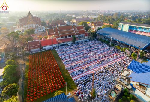 ภาพ No.197730:พิธีตักบาตรพระธรรมยาตรา ณ อนุสรณ์สถานลำดับที่ 4 สถานที่เกิดด้วยกายธรรม วัดโบสถ์(บน) ต.บางคูเวียง จ.นนทบุรี ในโครงการธรรมยาตรา กตัญญูบูชา มหาปูชนียาจารย์ พระมงคลเทพมุนี(สด จนฺทสโร) พระผู้ปราบมาร อนุสรณ์สถาน 7 แห่ง ปีที่ 13 วันที่ 19 มกราคม พ.ศ. 2568