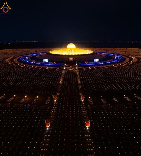 ภาพ No.125106:พิธีเวียนประทักษิณและจุดมาฆประทีป (ชุดที่ 2) ในวันมาฆบูชา เสาร์ที่ 24 กุมภาพันธ์ พ.ศ. 2567 ณ พระมหาธรรมกายเจดีย์ วัดพระธรรมกาย