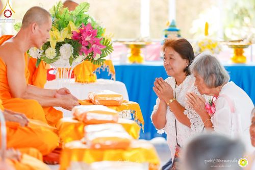 ภาพ No.216044:วันพฤหัสบดีที่ 3 เมษายน พ.ศ. 2568 พิธีบรรพชาสามเณร ภาคฤดูร้อน รุ่นที่ 15  บูชาธรรมหลวงพ่อธัมมชโย 81 ปี 81 รูป ณ ศูนย์ปฏิบัติธรรมสวนผึ้ง จ.ราชบุรี