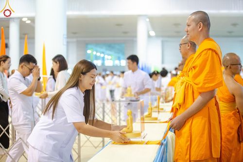 ภาพ No.159568:สัมมนาพิเศษและพิธีมอบองค์พระธรรมกาย 2,000 องค์ ณ ห้องแก้วสารพัดนึก 1 วัดพระธรรมกาย วันอาทิตย์ต้นเดือนที่ 6 ตุลาคม พ.ศ. 2567