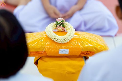 ภาพ No.228950:วันเสาร์ที่ 14 มิถุนายน พ.ศ. 2568 พิธีเวียนประทักษิณ , พิธีขอขมารับผ้าไตร ในโครงการบรรพชาอุปสมบทหมู่ ผู้บริหารรุ่นที่ 15 และ อุดมศึกษา รุ่นที่ 52 ณ โบสถ์พระไตรปิฎก วัดพระธรรมกาย