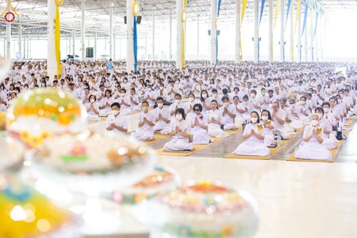 ภาพ No.89532:พิธีตักบาตร ข้าวสารอาหารแห้ง พิธีบูชาข้าวพระ และพิธีจุดเทียนใจ ไฟนิรันดร์  อนันตชัย ณ สภาธรรมกายสากล วัดพระธรรมกาย วันอาทิตย์ที่ 1 ตุลาคม พ.ศ. 2566