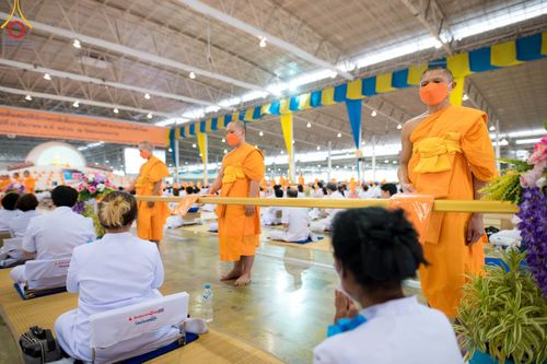 ภาพ No.99880:พิธีทอดผ้าป่า ต้นสมบัติจักรพรรดิ ในวันอาทิตย์ที่ 3 ธันวาคม พ.ศ. 2566 ณ สภาธรรมกายสากล วัดพระธรรมกาย จ.ปทุมธานี