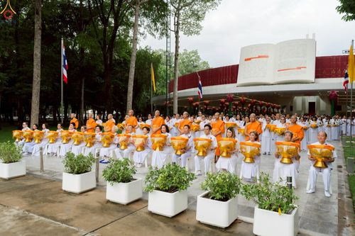 ภาพ No.227453:วันเสาร์ที่ 31 พฤษภาคม พ.ศ. 2568 พิธีเวียนประทักษิณรอบพระอุโบสถ ในพิธีอุปสมบท สามเณรเตรียม DCI รุ่นที่ 22 ณ อุโบสถพระไตรปิฎก วัดพระธรรมกาย