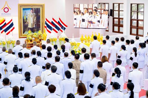 ภาพ No.276105:วันที่ 5 ธันวาคม พ.ศ. 2568 พสกนิกรอำเภอคลองหลวง พร้อมใจบำเพ็ญกุศลอุทิศถวาย “ในหลวงรัชกาลที่ 9” น้อมรำลึกในพระมหากรุณาธิคุณ เนื่องในวันคล้ายวันพระบรมราชสมภพ วันชาติ และวันพ่อแห่งชาติ ณ อาคารปลูกศรัทธา 2 วัดพระธรรมกาย อำเภอคลองหลวง จังหวัดปทุมธานี