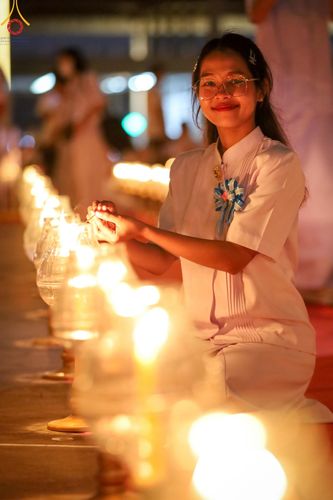 ภาพ No.160673:พิธีจุดประทีป 20,000 ดวง บูชาพระมหาธรรมกายเจดีย์ และบูชาพระมงคลเทพมุนี (สด จนฺทสโร) พระผู้ปราบมาร ณ ลานธรรม พระมหาธรรมกายเจดีย์ วัดพระธรรมกาย จ.ปทุมธานี วันที่ 10 ตุลาคม พ.ศ. 2567