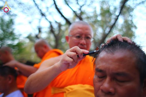 ภาพ No.135804:พิธีปลงผมธรรมทายาท โครงการบรรพชาและอุปสมบทหมู่ รุ่นบูชาธรรม 80 ปี หลวงพ่อธัมมชโย ณ หมู่บ้านบรรลุธรรม วัดพระธรรมกาย วันที่ 7 เมษายน พ.ศ. 2567