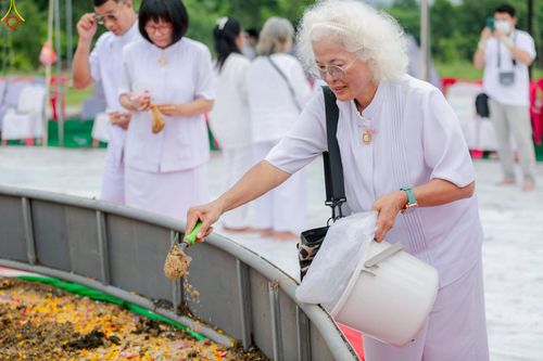 ภาพ No.246945:วันอาทิตย์ที่ 14 กันยายน พ.ศ. 2568 พิธีทอดผ้าป่า ซื้อดิน ปรับพื้นที่ลานธรรม  และพิธีกลั่นแผ่นดิน โปรยทราย สถาปนาองค์พระเจดีย์ เพื่อสร้างสันติภาพโลก  ณ ศูนย์ปฏิบัติธรรมสระบุรี อ.พระพุทธบาท จ.สระบุรี