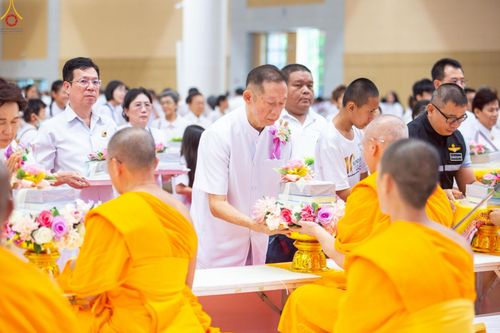 ภาพ No.225437:วันอาทิตย์ที่ 18 พฤษภาคม พ.ศ. 2568 พิธีร่วมบุญการศึกษา พระภิกษุ สามเณร ณ ห้องแก้วสารพัดนึก 2 วัดพระธรรมกาย