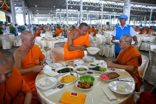 ภาพ No.146181:วันมหารำลึก ครั้งที่ 34 พิธีร่วมรำลึกถึงนักสร้างบารมีที่ล่วงลับไปแล้ว , พิธีสวดพระพุทธมนต์ ณ ห้องแก้วสารพัดนึก 1 วัดพระธรรมกาย วันเสาร์ที่ 27 กรกฎาคม พ.ศ. 2567