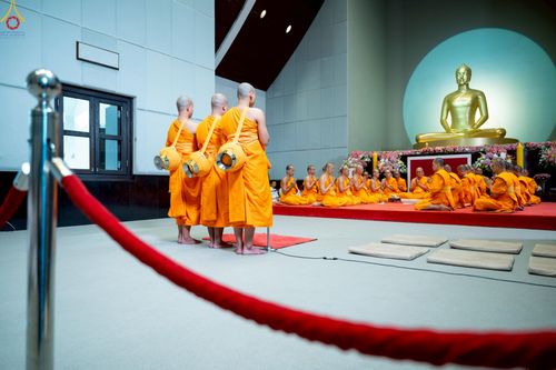 ภาพ No.227791:วันเสาร์ที่ 31 พฤษภาคม พ.ศ.2568 พิธีถวายผ้าไตรแด่สามเณรผู้เข้ารับการอุปสมบท , พิธีอุปสมบทสามเณรเตรียม DCI วัดพระธรรมกาย จ.ปทุมธานี