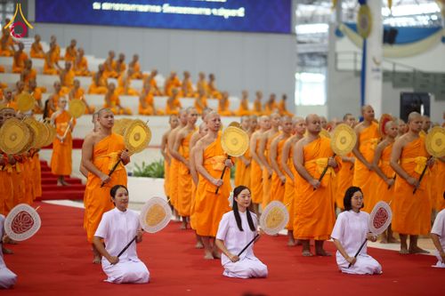 ภาพ No.237531:วันอาทิตย์ที่ 10 สิงหาคม พ.ศ.2568 พิธีมอบใบประกาศเกียรติคุณ โครงการสอบบาลี "ฉลองแชมป์" บูชาธรรม 80 ปี หลวงพ่อธัมมชโย ประจำปี 2568 และ พิธีมอบดวงแก้วสามเณรทรงบาลีไวยากรณ์ ณ สภาธรรมกายสากล วัดพระธรรมกาย ปทุมธานี