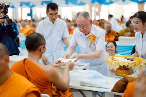 ภาพ No.233618:วันจันทร์ที่ 7 กรกฎาคม พ.ศ. 2568 จังหวัดบุรีรัมย์รวมใจ สัมมนาคณะสงฆ์ เพื่อฟื้นฟูพระพุทธศาสนา  โครงการทอดกฐินสามัคคีทั่วไทย 30,000 วัด ประจำปีพุทธศักราช 2568 และพิธีถวายมหาสังฆทาน 300 กว่าวัด โดยคณะศิษยานุศิษย์ บูชาธรรม 81 ปี หลวงพ่อธัมมชโย  ณ วัดกลาง พระ