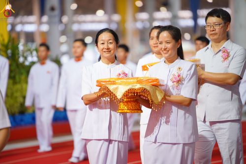 ภาพ No.160214:พิธีทอดผ้าป่าสมทบกฐินวัดพระธรรมกาย และสมทบกฐิน 30,000 วัดทั่วไทย ครั้งที่ 3 ณ สภาธรรมกายสากล วัดพระธรรมกาย วันพฤหัสบดีที่ 10 ตุลาคม พ.ศ. 2567