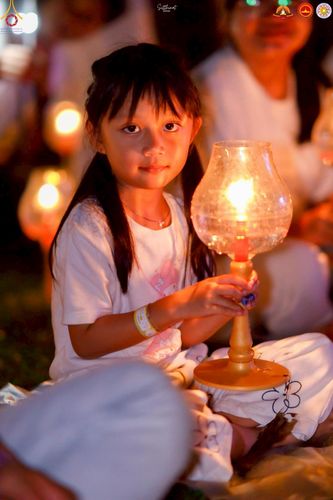 ภาพ No.224569:วันจันทร์ที่ 12 พฤษภาคม พ.ศ. 2568  ชาวพุทธในอินโดนีเซีย ร่วมฉลองวิสาขบูชาจุดประทีปกว่า 200,000 ดวง ณ พระมหาเจดีย์บรมพุทโธ  เจริญพุทธมนต์ถวาย “พระวชิรเกล้าเจ้าอยู่หัว”