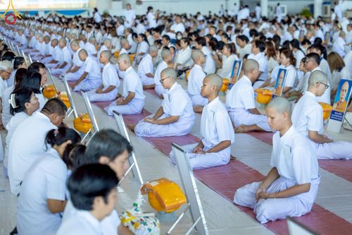 ภาพ No.215042:วันเสาร์ที่ 5 เมษายน พ.ศ. 2568 พิธีเวียนประทักษิณรอบพระมหาธรรมกายเจดีย์  พิธีวันทาเจดีย์ พิธีขอขมาและมอบผ้าไตร ในโครงการบรรพชาสามเณรฟื้นฟูพระพุทธศาสนาทั่วไทย , โครงการหน่อแก้วเปรียญธรรม รุ่นที่ 13 ,  โครงการสามเณรยุวธรรมทายาท รุ่นที่ 33 , โครงการสามเณรมั