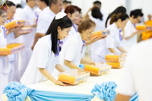 ภาพ No.167793:พิธีทอดกฐิน และ พิธีกรานกฐิน ในวันอาทิตย์ที่ 3 พฤศจิกายน พ.ศ. 2567 ณ วัดพระธรรมกาย จ.ปทุมธานี