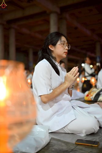 ภาพ No.224053:วันวิสาขบูชา วันอาทิตย์ที่ 11 พฤษภาคม พ.ศ. 2568 พิธีจุดวิสาขประทีป ,  พิธีเวียนประทักษิณรอบพระมหาธรรมกายเจดีย์ , พิธีฉลองชัยสวดมนต์บทธัมมจักกัปปวัตตนสูตร ครบ 7,357,000,000 จบ ณ มหารัตนวิหารคด วัดพระธรรมกาย